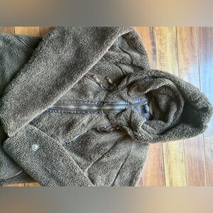 Brown fleece KUHL women’s jacket with hood. Size is XL but is more like Large.